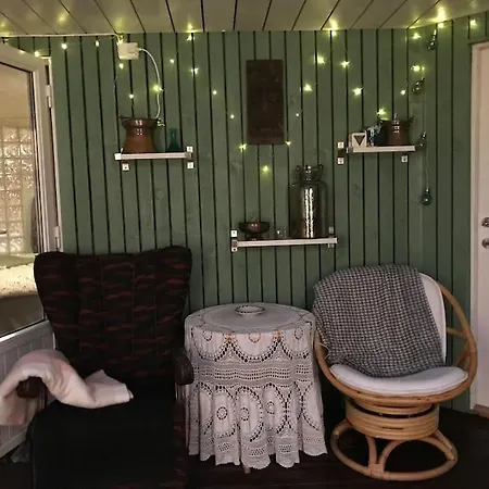 Charming With Private Patio Leilighet