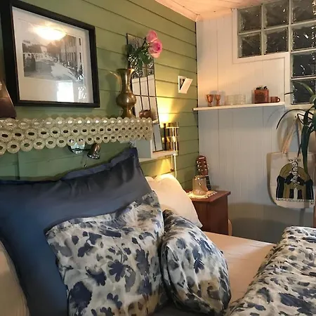דירה Charming With Private Patio *