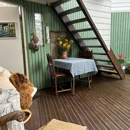 דירה Charming With Private Patio