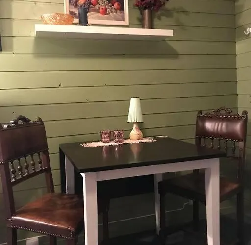 Charming With Private Patio דירה